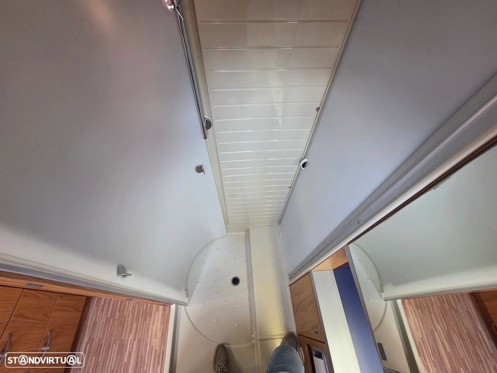 Burstner Aviano 725i cama central - 35