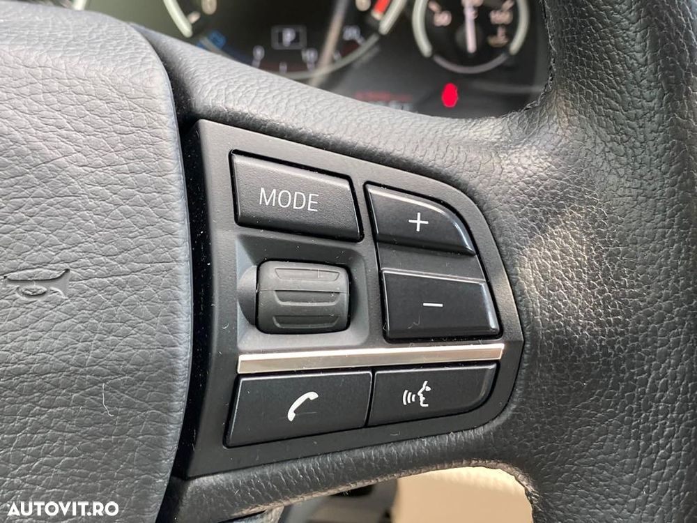 BMW Seria 5 525d xDrive - 12