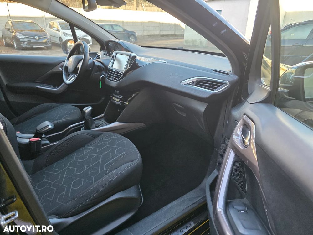 Peugeot 2008 BlueHDi 100 STOP & START Allure - 11