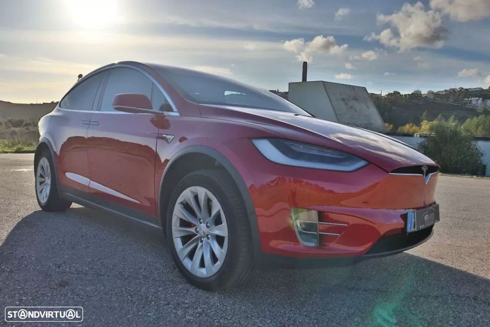 Tesla Model X - 8