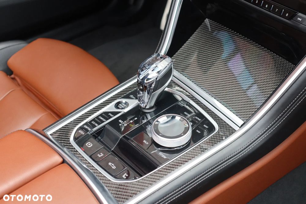 BMW Seria 8 840i - 23