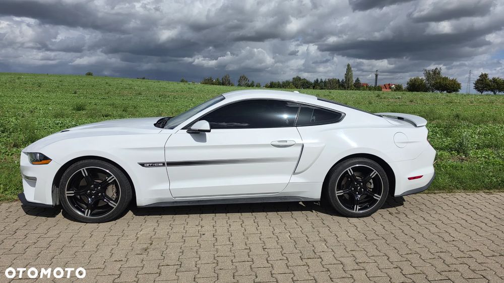 Ford Mustang - 4