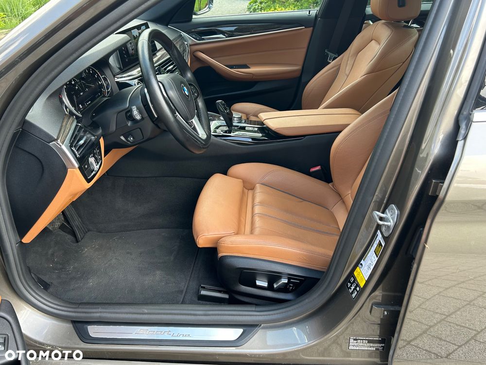 BMW Seria 5 540i xDrive Luxury Line sport - 34