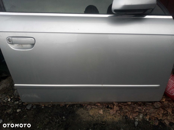 Audi A4 B7 drzwi prawy przód kolor LY7G