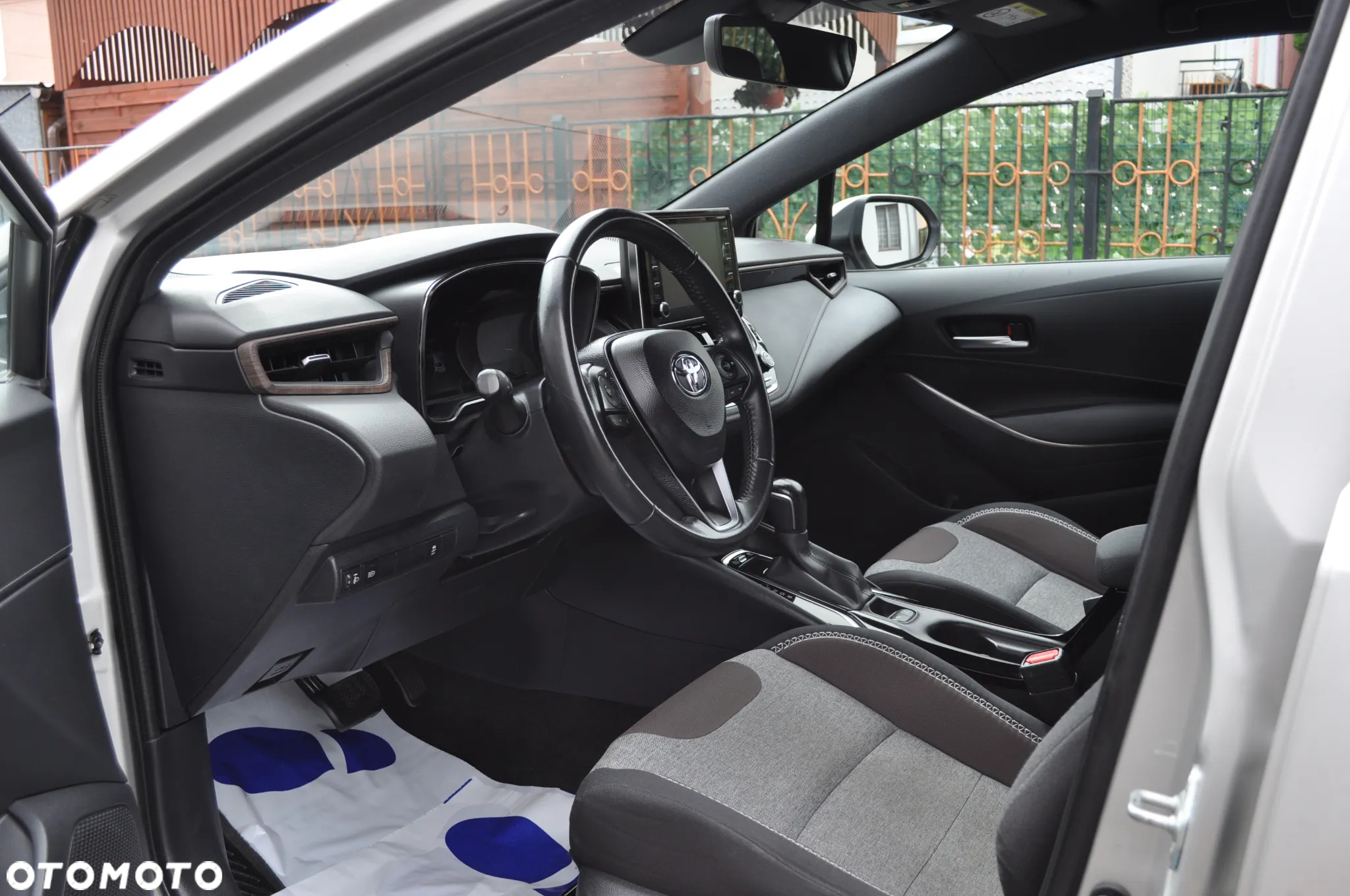 Toyota Corolla 1.8 Hybrid Trek - 12