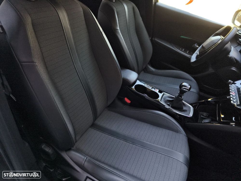 Peugeot 2008 1.2 PureTech Allure Pack - 18