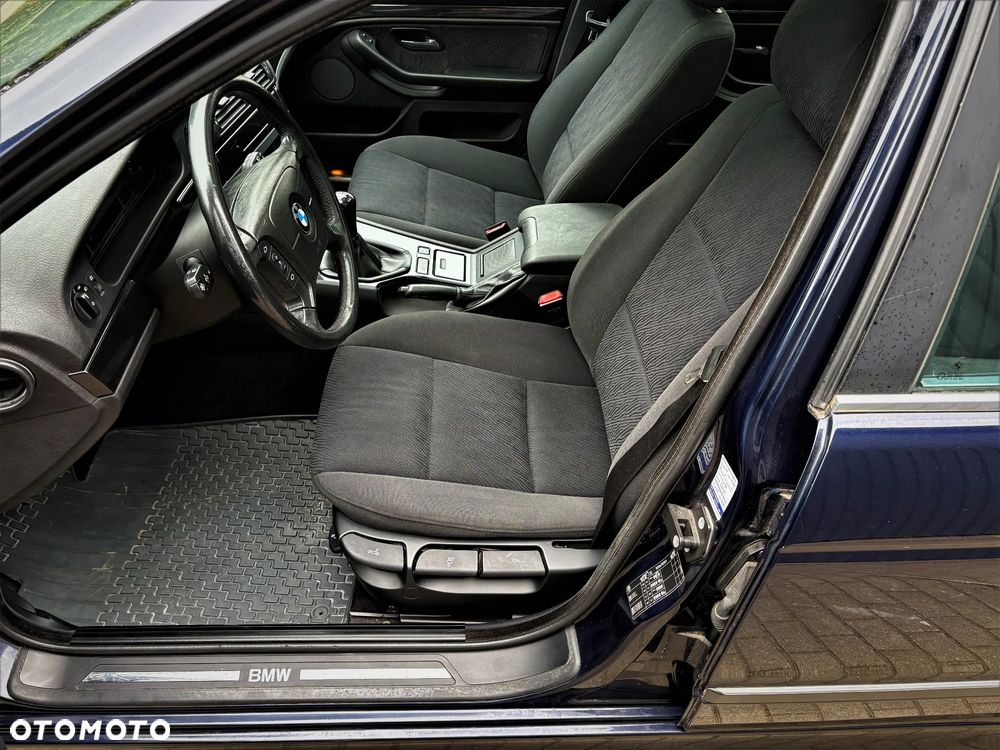 BMW Seria 5 523i - 11