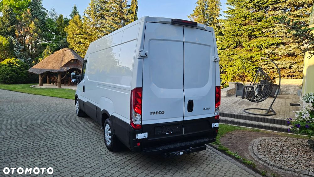 Iveco Daily 35S17 3,0D 170KM I Właściciel L2H2 Średniak Hak 3,5T Webasto Klima Fotel Bujany - 9