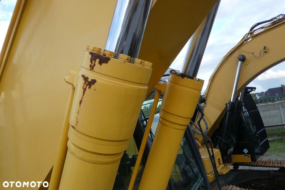 Komatsu PC 210LC-10 - 21