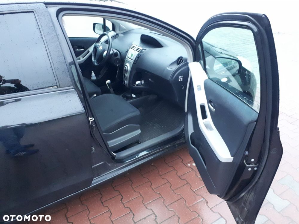 Toyota iQ - 4