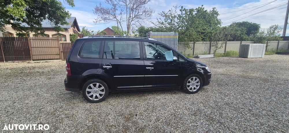 Volkswagen Touran 2.0 TDI DPF DSG Trendline - 4