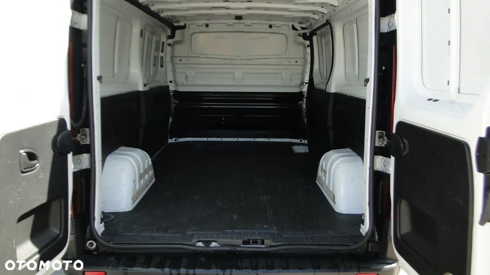 Renault Trafic - 12