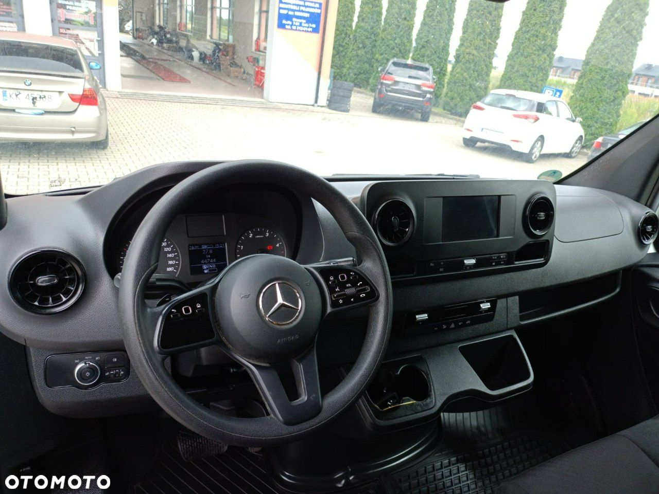 Mercedes-Benz Sprinter - 13