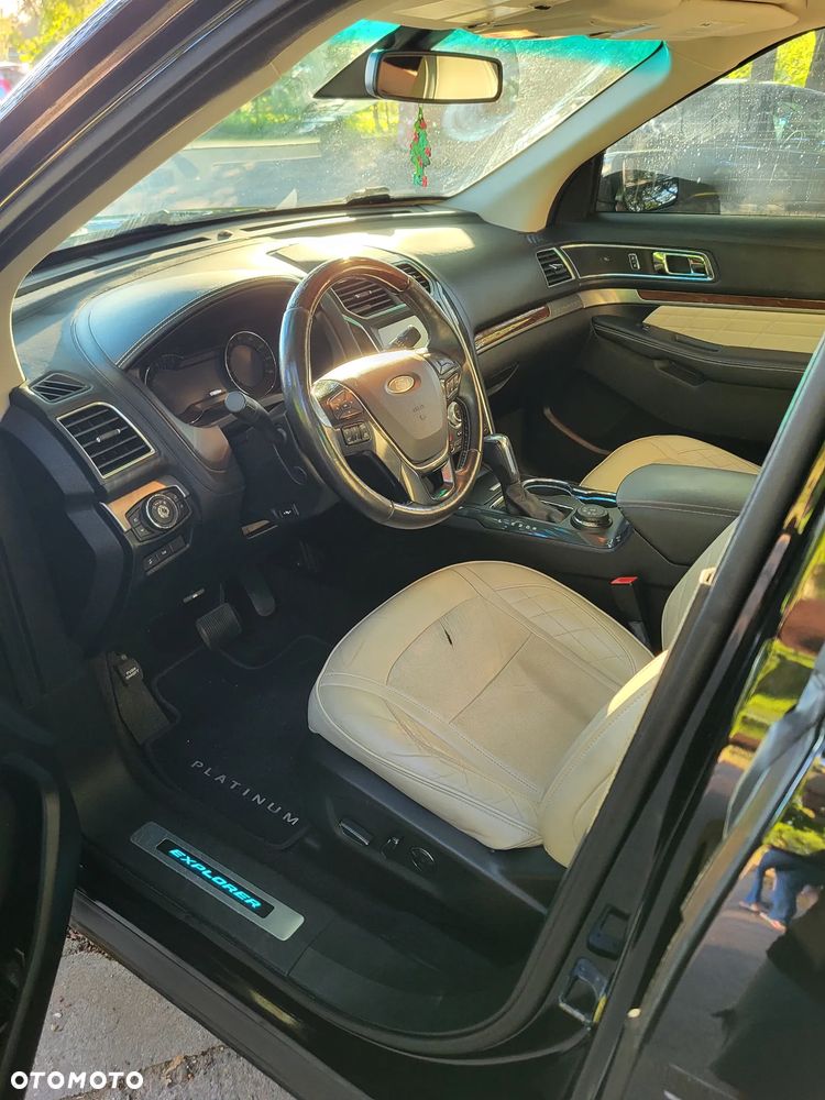 Ford Explorer - 28