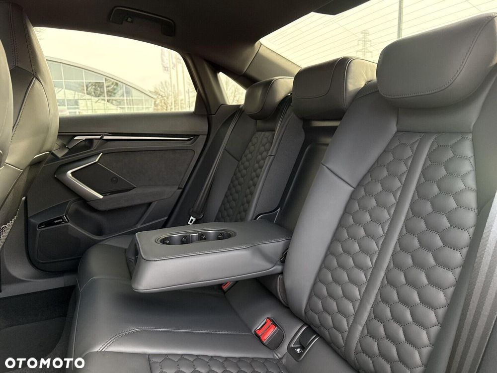 Audi RS3 Limousine - 11