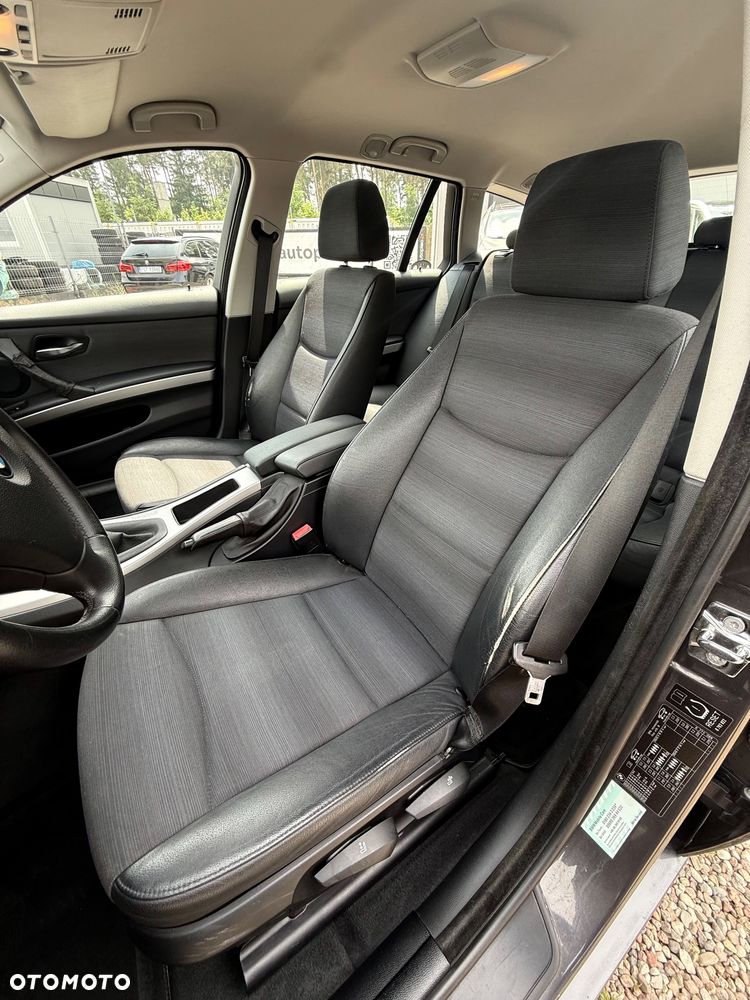 BMW Seria 3 318i - 11