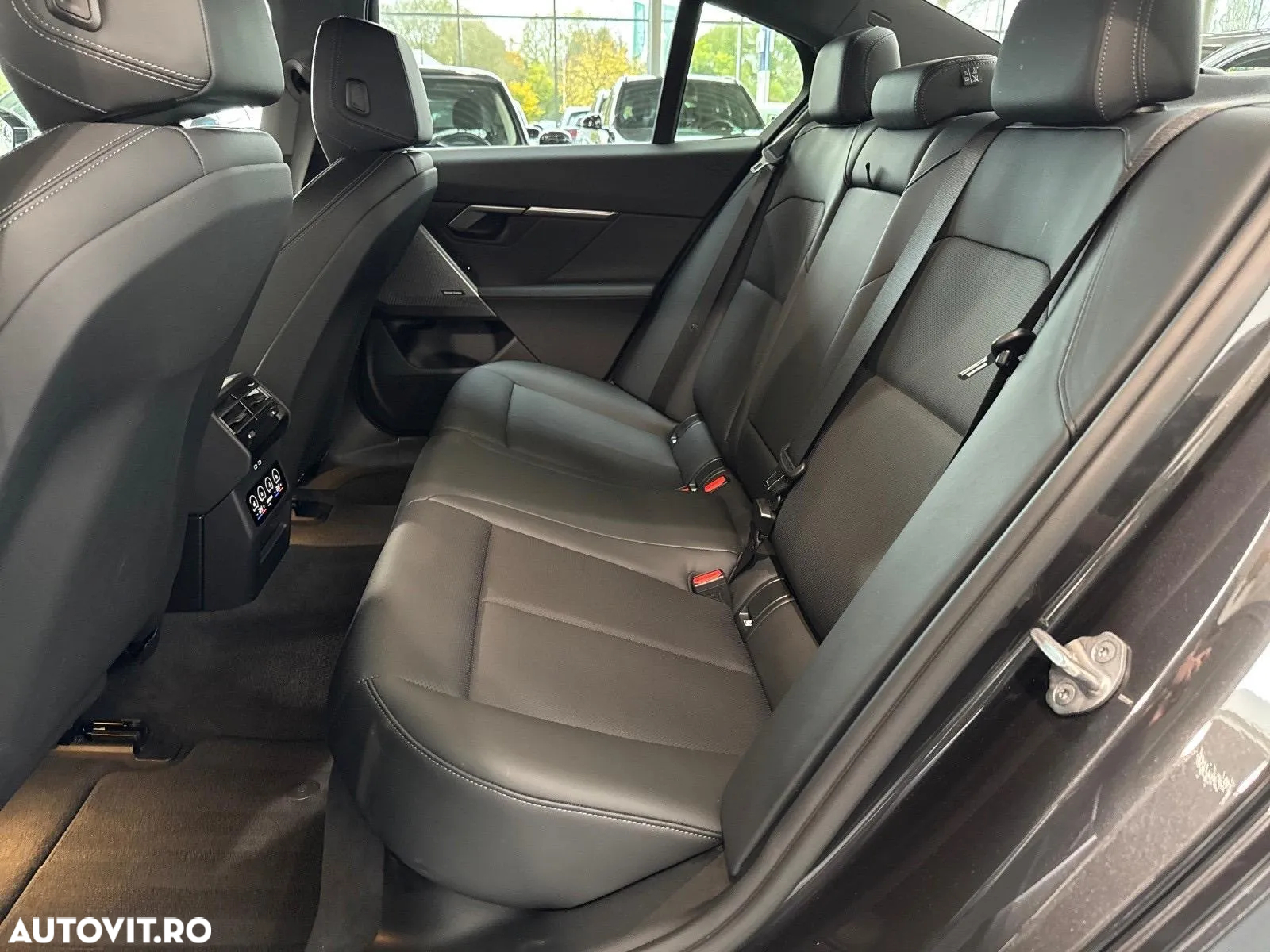 BMW Seria 5 520i AT MHEV - 14