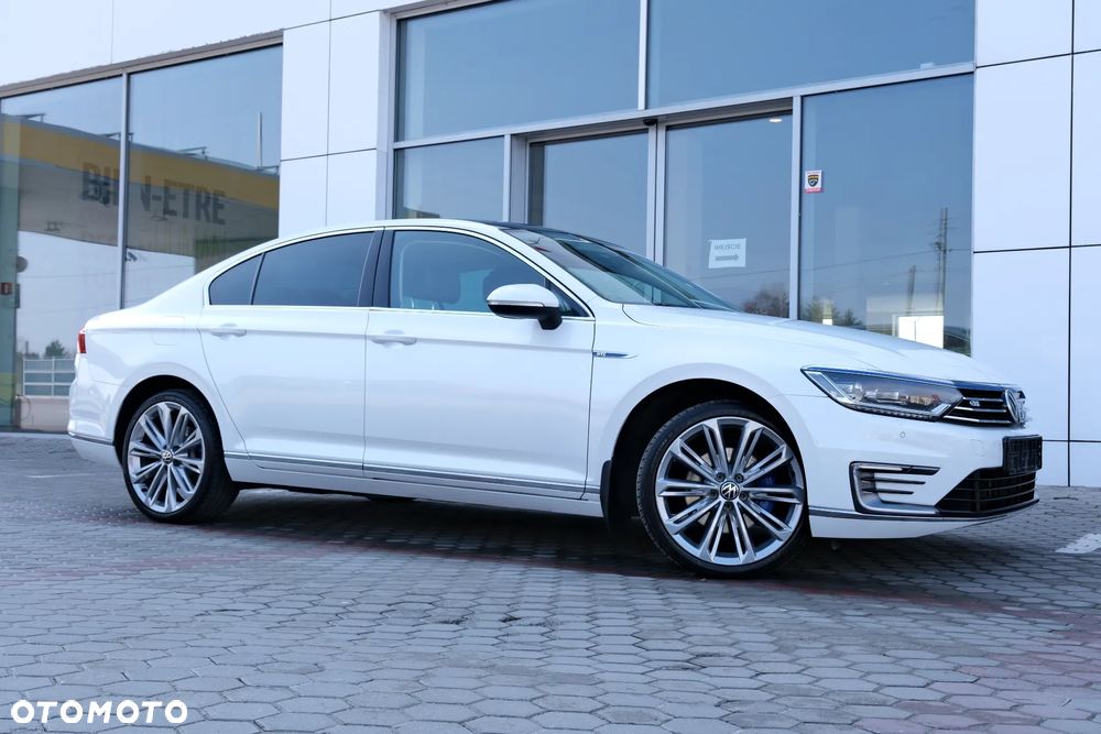 Volkswagen Passat - 16