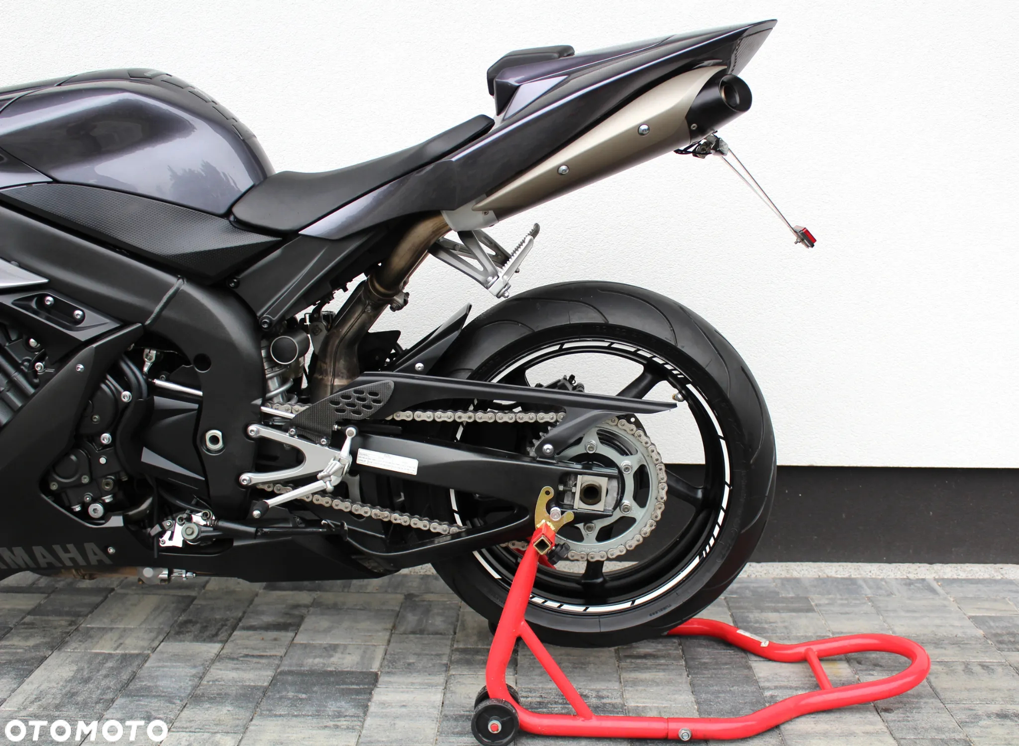 Yamaha R1 - 7