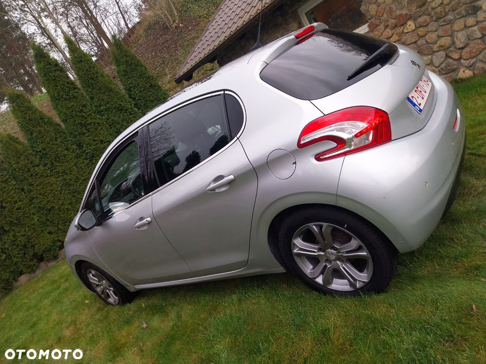 Peugeot 208 - 17
