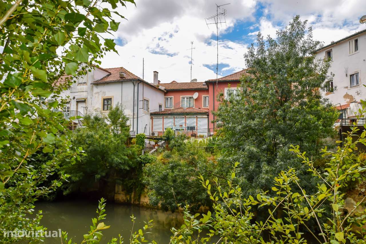 Imóvel de Charme no Centro Histórico de Torres Novas com Vista para o - Grande imagem: 2/20