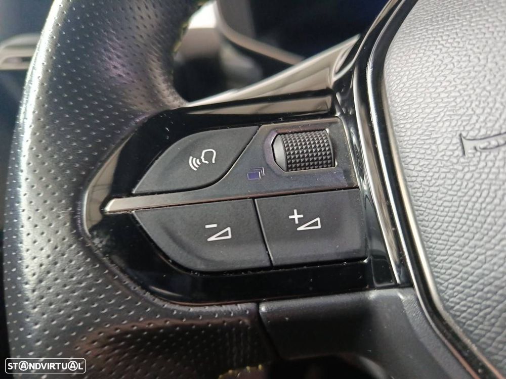 Peugeot 2008 1.2 PureTech GT - 16