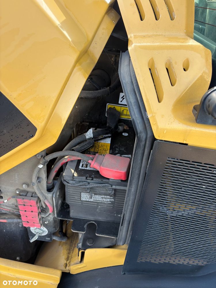 Caterpillar 906M - 13