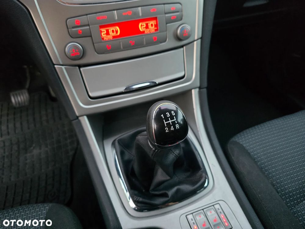 Ford Mondeo - 31