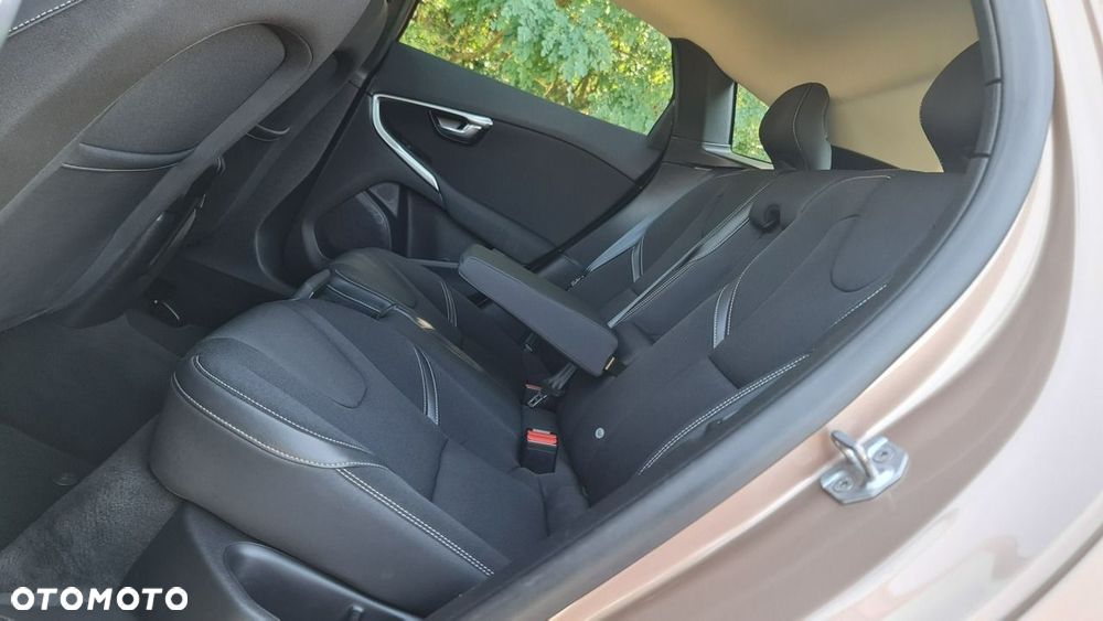 Volvo V40 D2 Momentum - 9
