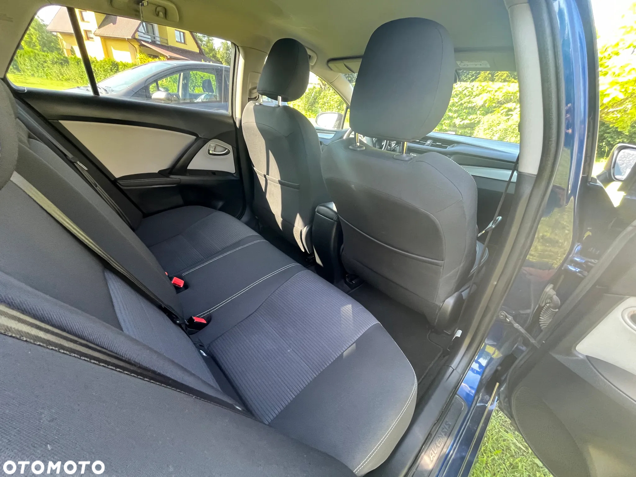 Toyota Avensis 1.8 Premium - 4