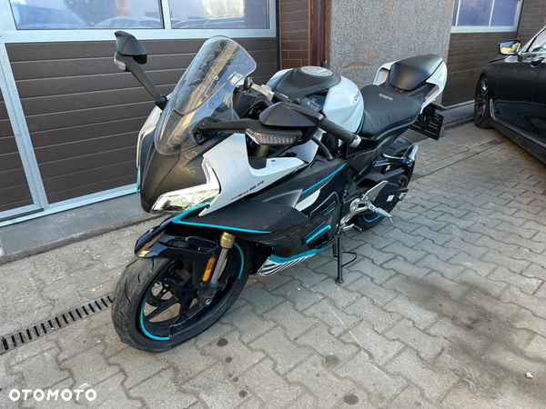 CFMoto SR