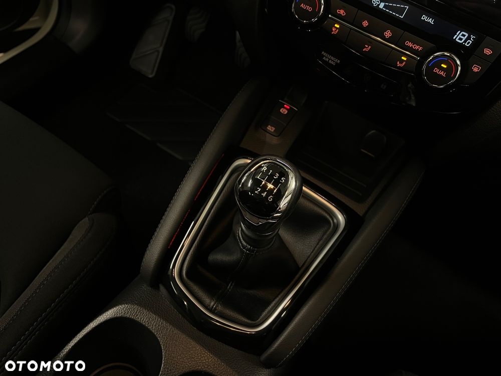 Nissan Qashqai 1.3 DIG-T N-CONNECTA - 32