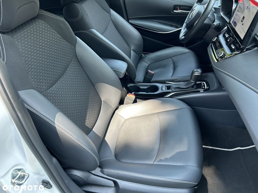 Toyota Corolla 1.8 Hybrid Executive - 16