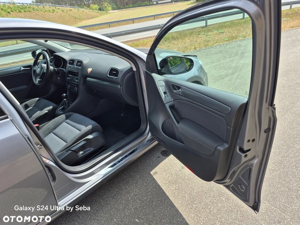 Volkswagen Golf 1.6 TDI Highline - 23
