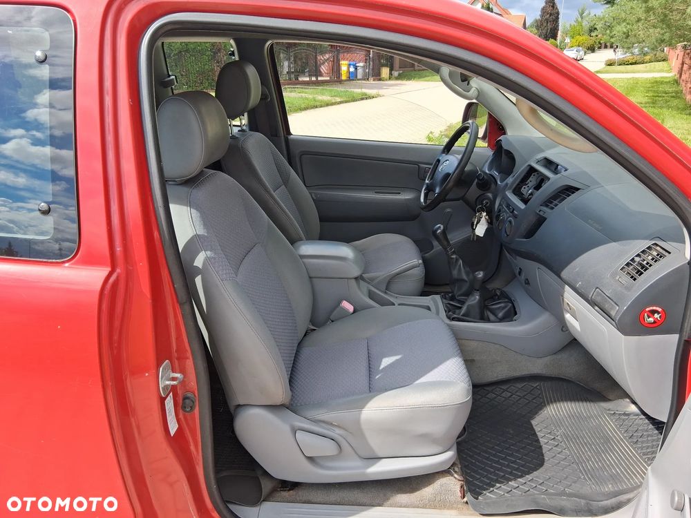 Toyota Hilux 2.5 D-4D DLX - 11