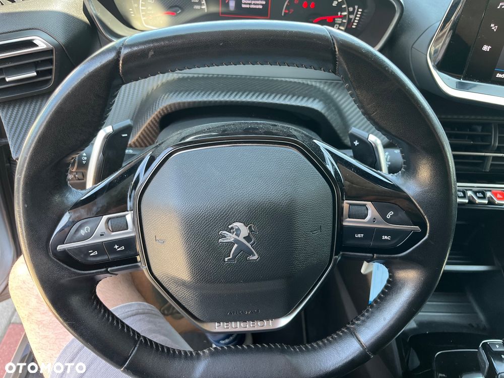 Peugeot 208 - 24
