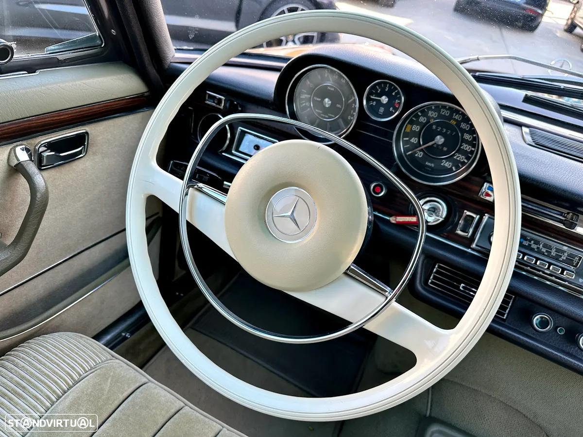 Mercedes-Benz 300 - 12