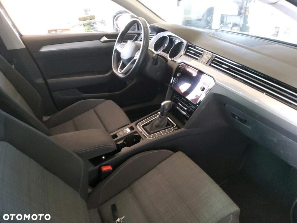 Volkswagen Passat - 4