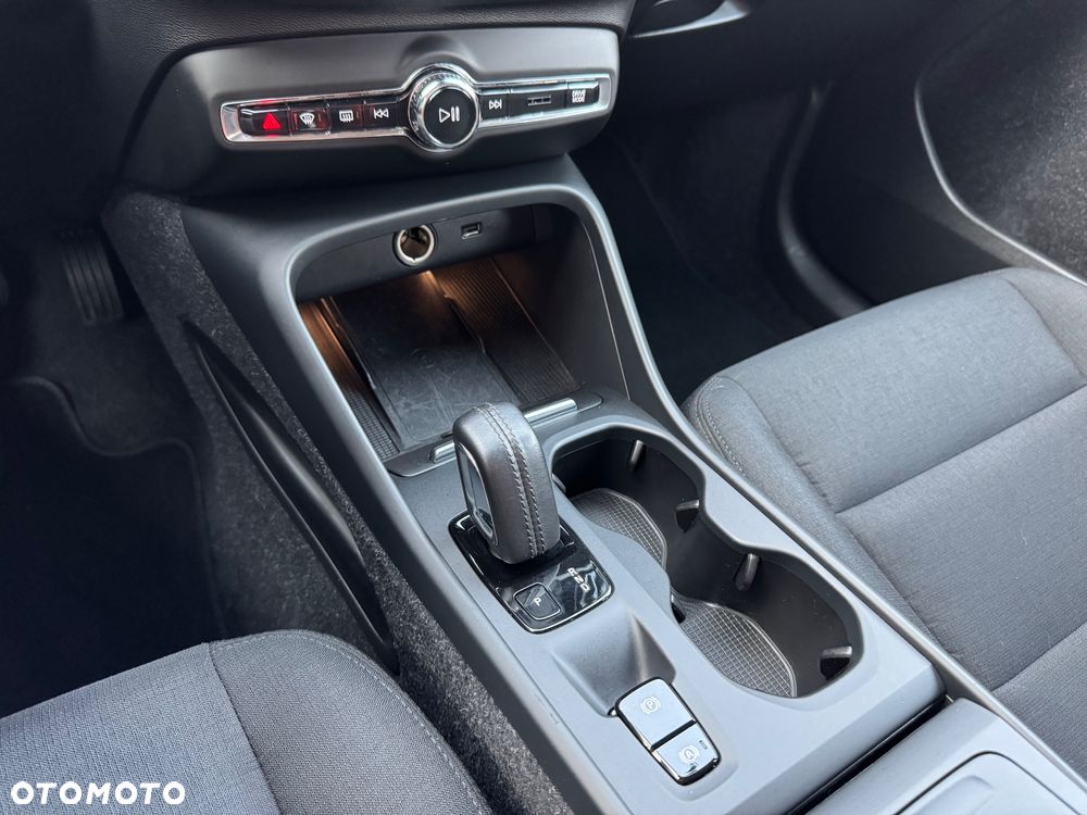 Volvo XC 40 T3 Inscription - 32