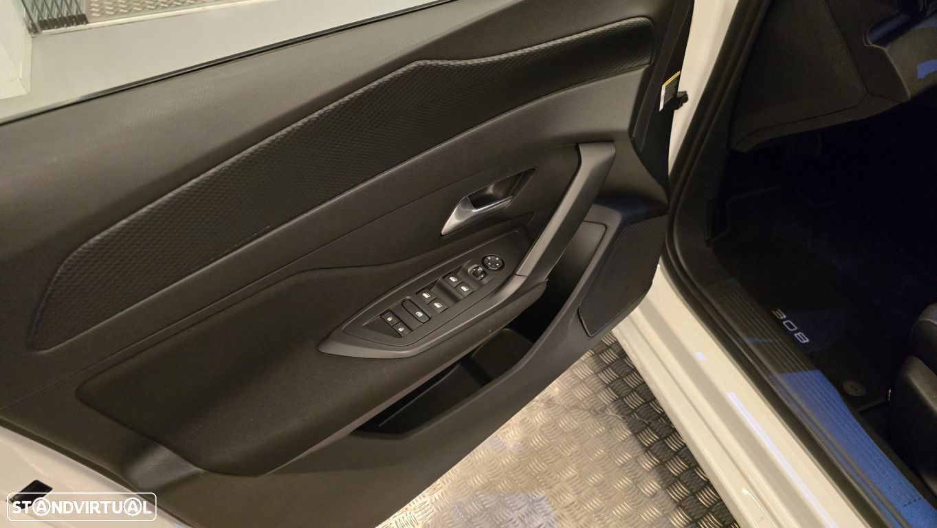 Peugeot 308 1.6 Hybrid GT Pack e-EAT8 - 28