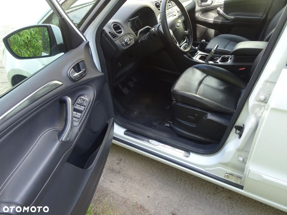 Ford S-Max - 12