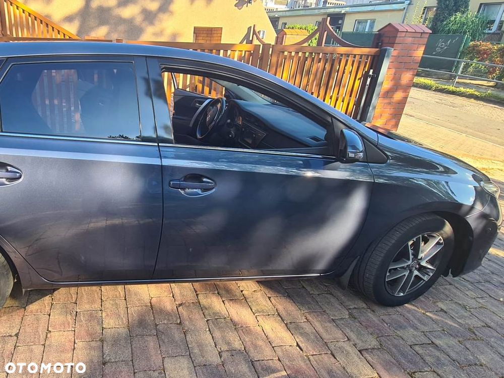 Toyota Auris 1.6 Premium - 4