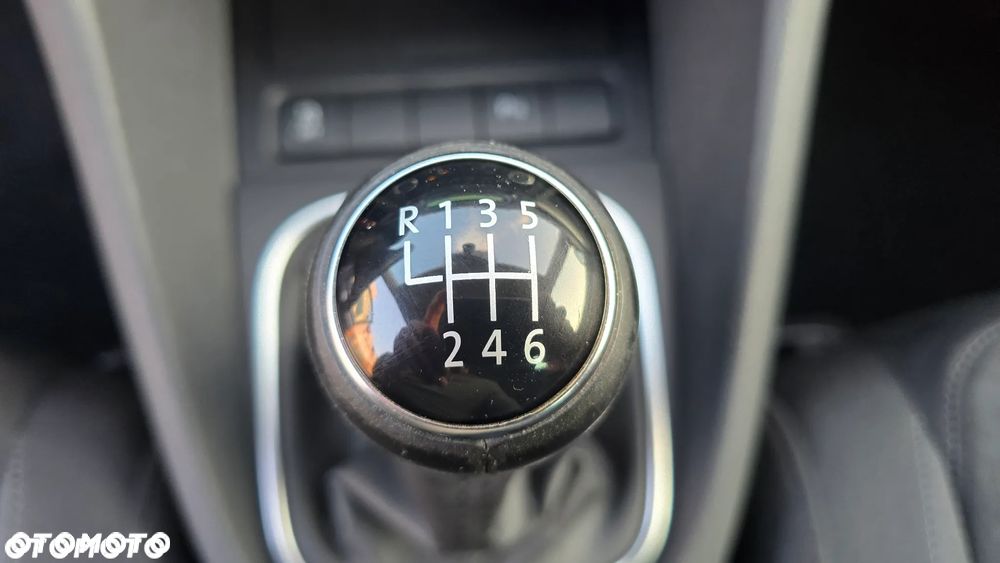 Volkswagen Golf - 22