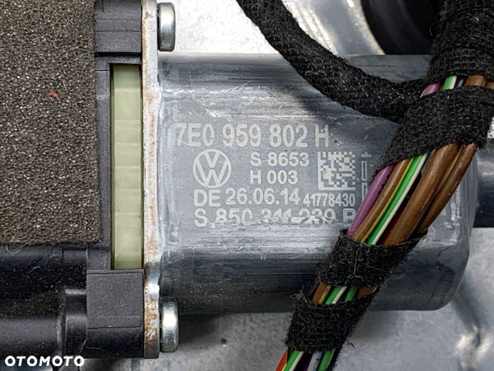 PODNOŚNIK SZYBY PRAWY PRZÓD  VW TRANSPORTER V Autobus (7HB, 7HJ, 7EB, 7EJ) 2003 - 2015 1.9 TDI 75 - 4