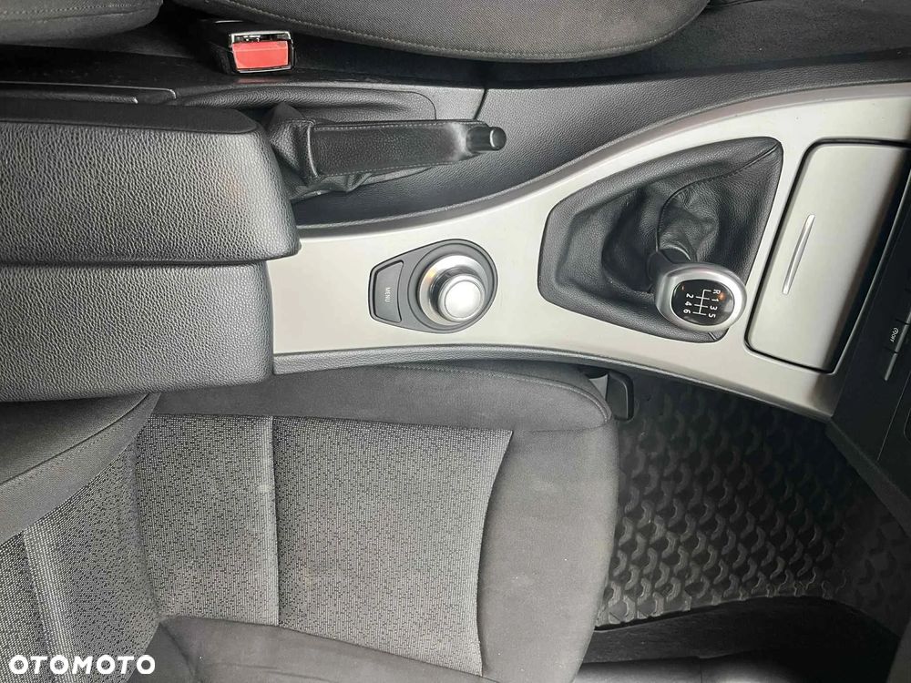 BMW Seria 3 318i - 13