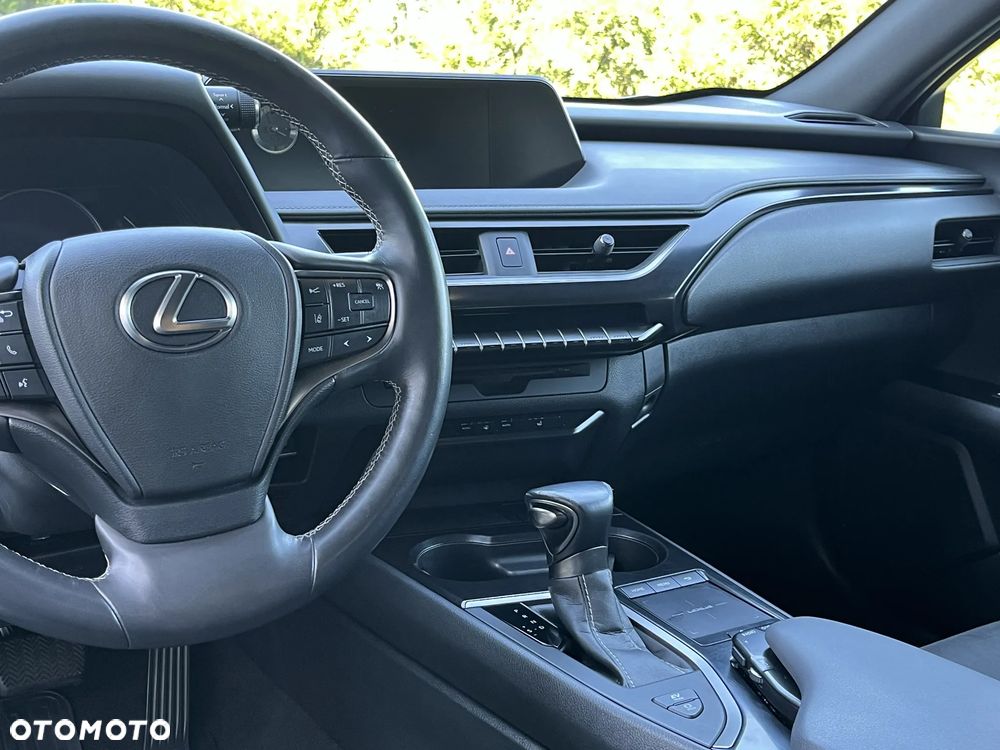 Lexus UX - 11