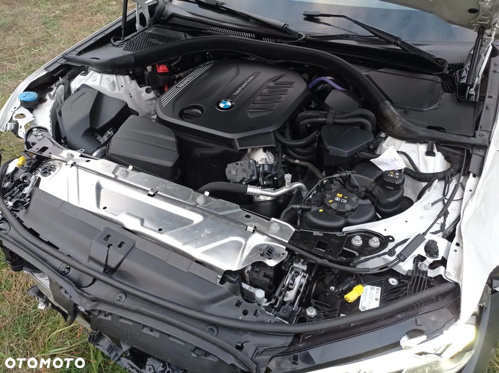 BMW Seria 3 318d mHEV - 15