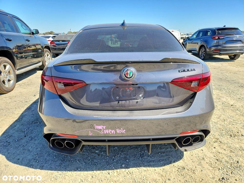 Alfa Romeo Giulia 2.9 V6 Bi-Turbo AT8 Quadrifoglio - 10