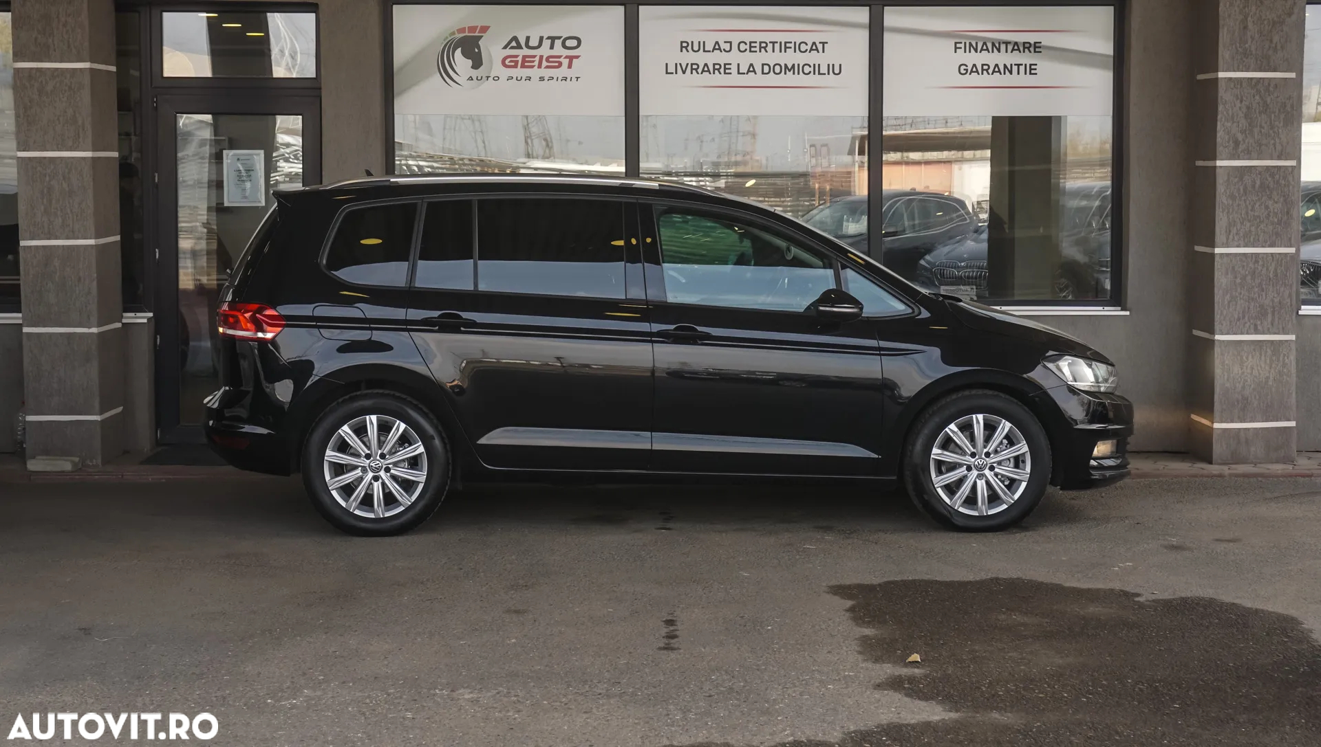 Volkswagen Touran 2.0 TDI DSG Comfortline - 4