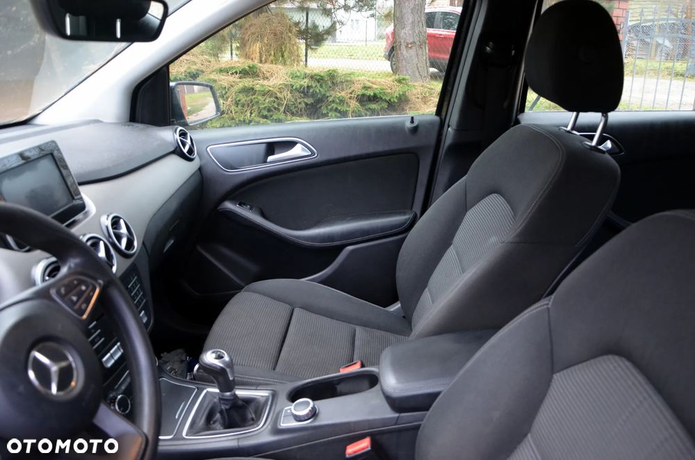 Mercedes-Benz Klasa B 180 d Edition - 11